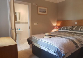 3 Double Bed Bournemouth Apartment Close To Beach!